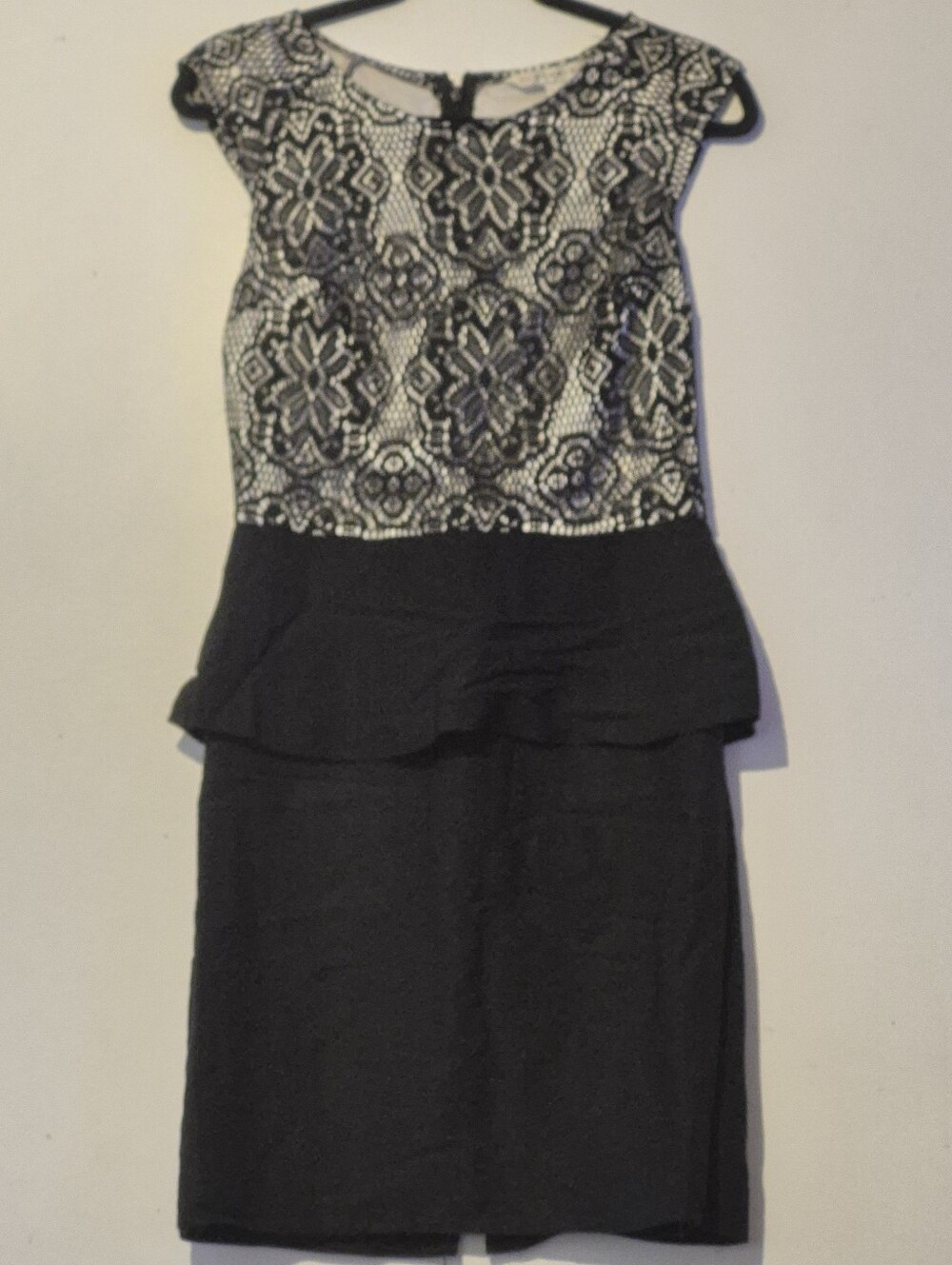 Dress - Picture 3 of 4